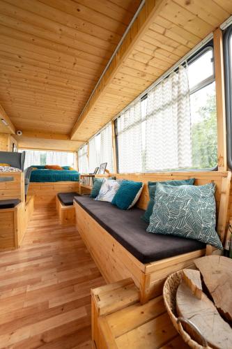 Autobuseek - Unique Stay in Karosa 735 in กาโลวานี