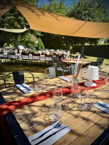 Ресторант, Logis Auberge du Barrez in Мюр-дьо-Баре