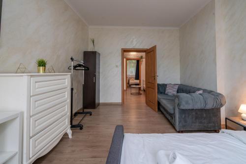 Luminous 2BDR with Balcony & View in the center, Sofia (photo 9)