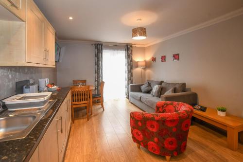 Konyha, The Queens Hotel near Gardens Lodge Múzeum