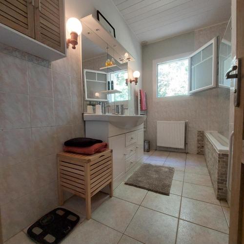 Bathroom, Clos des Loriots in Queyrac