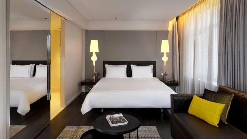 1 king bed, 1 sofa bed