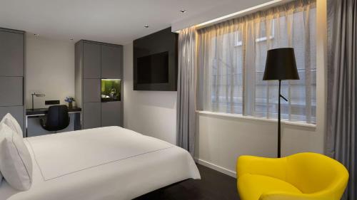 1 queen bed