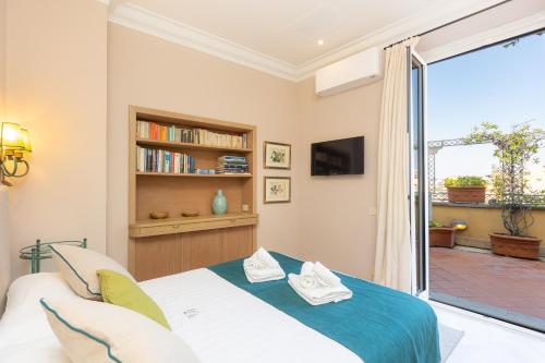 Fontana Di Trevi Penthouse - image 5