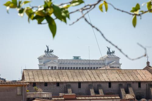 Fontana Di Trevi Penthouse - image 6