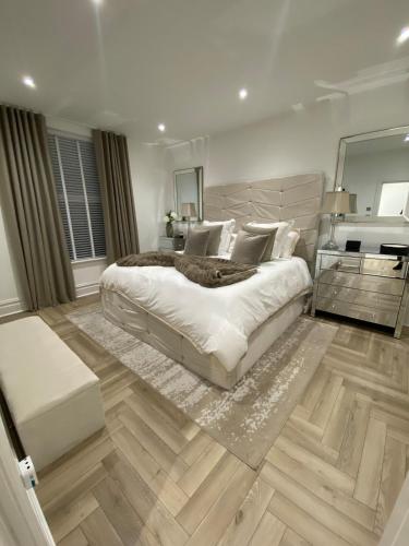 Bright 2-Bed Apartment 4 Min Walk to Crosby Beach in Crosby