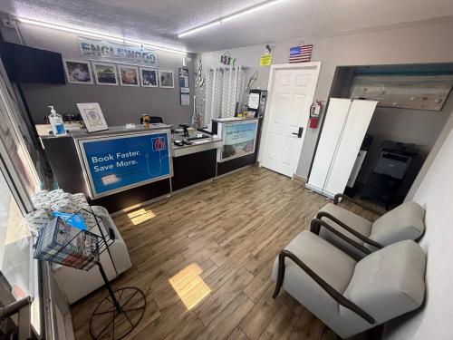Motel 6 Englewood, FL - 로비