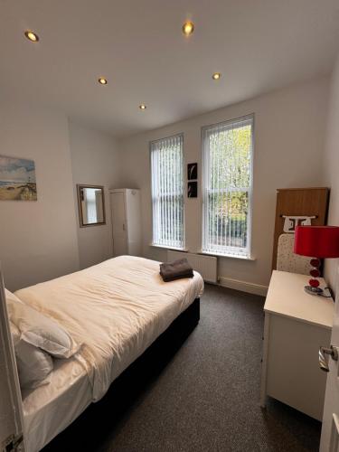 No 5 AT SANDRINGHAM, LARGE 1 BED NEAR SEFTON PARK, Liverpool (photo 5)