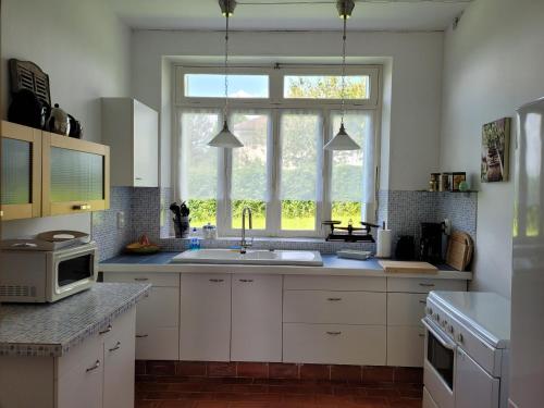 virtuve, Holiday Home in Limousin near Forest in Neuvic-Entier