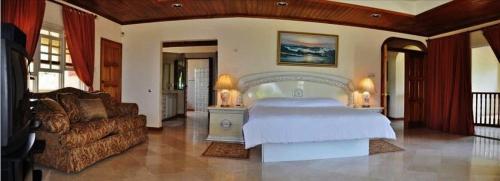Majestic Beach House Jamaica in Rio Bueno