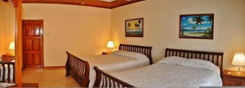 Majestic Beach House Jamaica in Rio Bueno