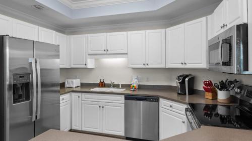 Enjoy a 3-bedroom Bayfront Condo with Lazy River Indoor Pool Jacuzzis and Community Boat Dock for Pe in Caswell