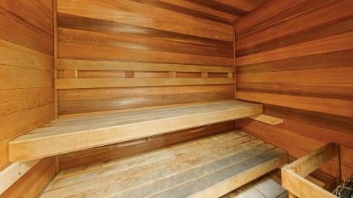 Enjoy a 3-bedroom Bayfront Condo with Lazy River Indoor Pool Jacuzzis and Community Boat Dock for Pe in Caswell