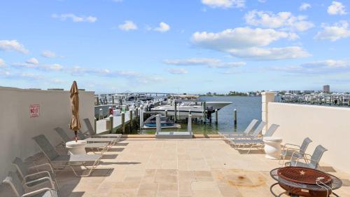 Enjoy a 3-bedroom Bayfront Condo with Lazy River Indoor Pool Jacuzzis and Community Boat Dock for Pe in Caswell