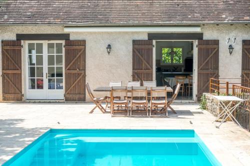Swimming pool, Maison entre lot et Correze panorama exceptionnel in Ferrand