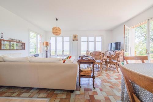 Maison entre lot et Correze panorama exceptionnel in Ferrand