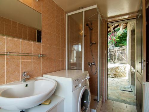 Bathroom, Lakeside Cottage Roziers Retreat in Larche