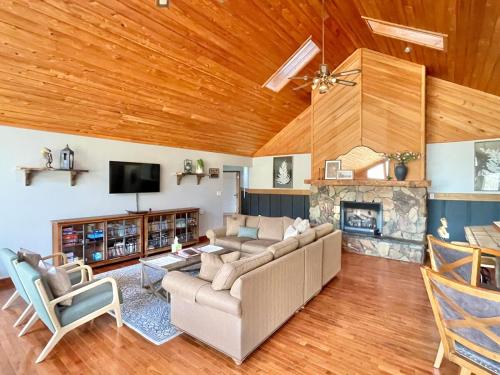 Wounded Warrior Cabin at Grey Valley near Cherokee Bear Zoo