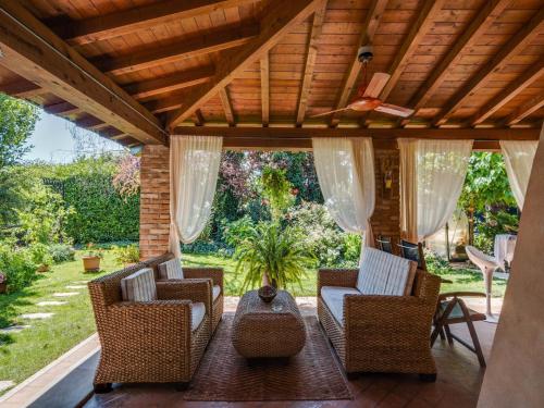 Balkons/terase, Spacious Holiday Home in Castelbelforte with Swimming Pool in Castelbelforte