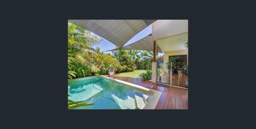 Entire 4 bedroom home in Palm Cove