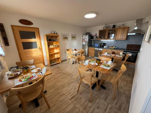 Vcelarstvi pod Svatym Florianem in Novy Saldorf-Sedlesovice