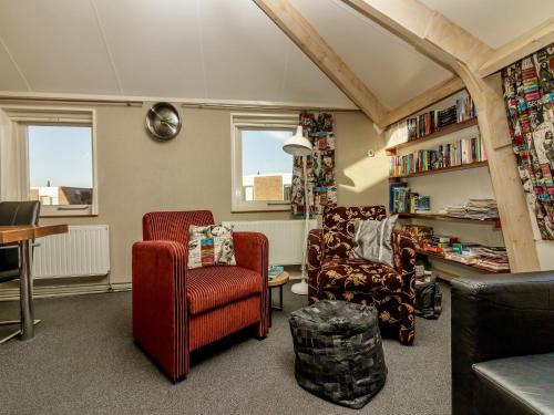  Home with Vinyls, Bikes and Waterways in Mantgum