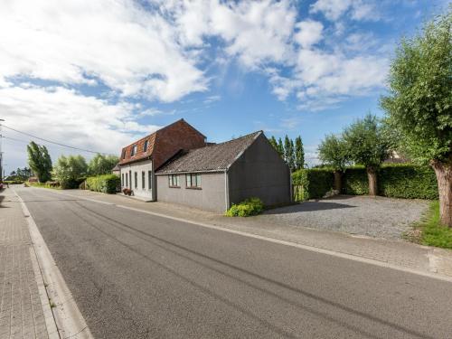 Mansion in Kruiskerke near Forest and Lake