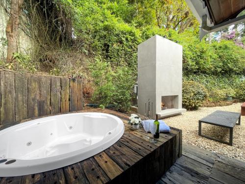 Hot tub, Lareira 1 suite 1 quarto Jacuzzi Churrasqueira in Campos Do Jordao