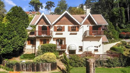 Exterior view, Lareira 1 suite 1 quarto Jacuzzi Churrasqueira in Campos Do Jordao