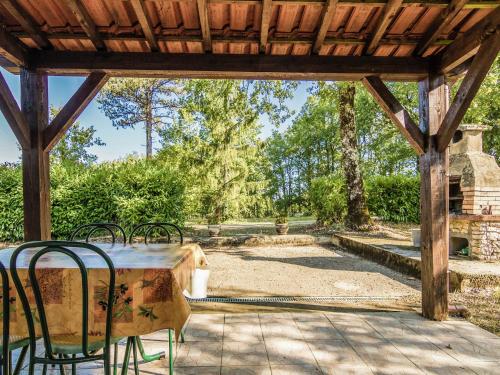 Erkély/terasz, Holiday home with swimming pool in Salignac Eyvigues