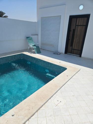 Villa Ayem avec piscine à l'étage – khách sạn tại Houmt Souk