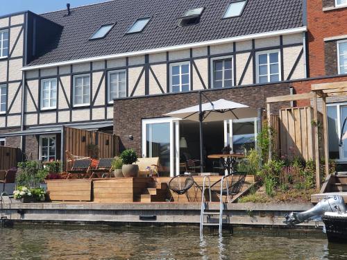 Spacious Holiday Home in Alkmaar with Garden – khách sạn tại Spoorbuurt