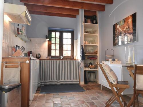 virtuve, Holiday Home in Le Chatelet with Pool in Le Châtelet (Centre)