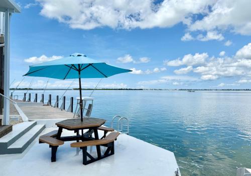 Kilátás, Oceanview Retreat with 60ft Seawall in Cudjoe Key (FL)