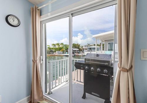 Létesítmények, Oceanview Retreat with 60ft Seawall in Cudjoe Key (FL)