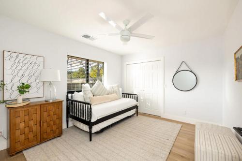 Sedona Chapel Escape with Private Hot Tub and Views - image 4