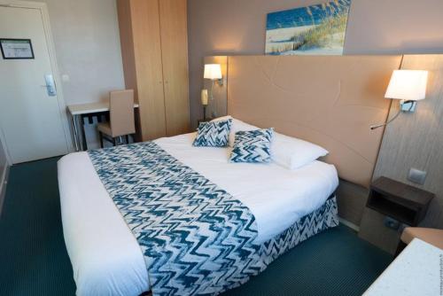 Hotel De La Mer in กีบรง