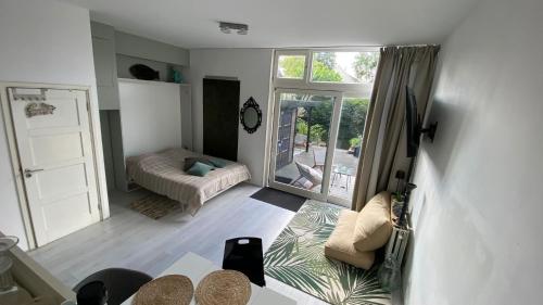 Canal Garden Apartment StayWell Amsterdam, Амстердам