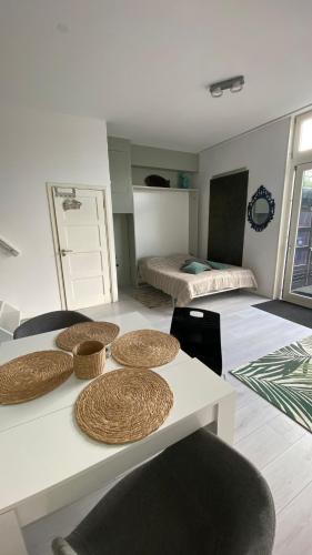 Canal Garden Apartment StayWell Amsterdam, Амстердам (фото 11)