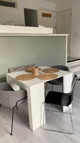 Canal Garden Apartment StayWell Amsterdam, Амстердам (фото 10)