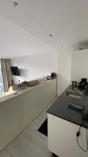 Canal Garden Apartment StayWell Amsterdam, Амстердам (фото 7)