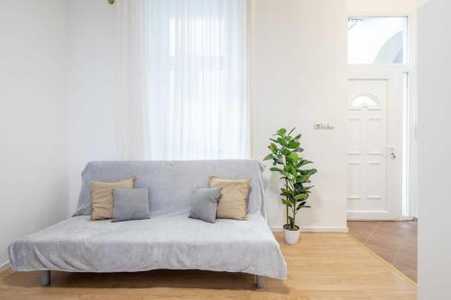 Convenient apartment at trendy neighbourhood - main image