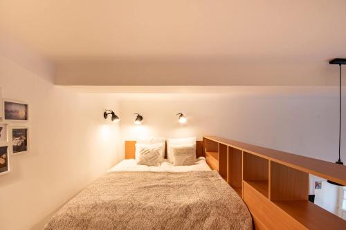 Central - Colourful - Cozy - image 8