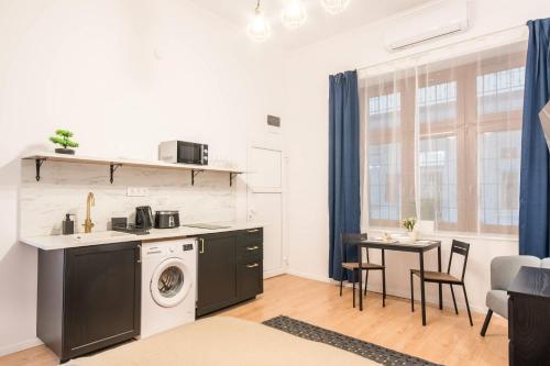 Very Central - Calm Studio - image 11