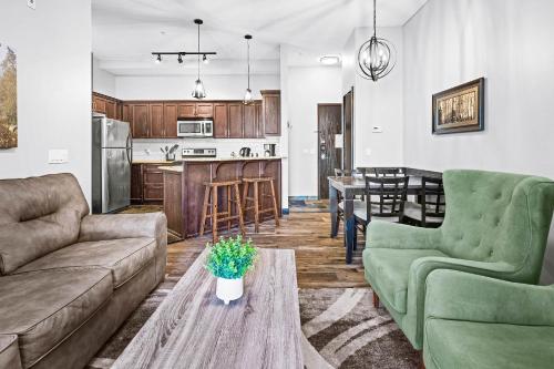 Mountain Getaway in Canmore - Sleeps 6 - Pool & Hottub, Canmore, Alberta