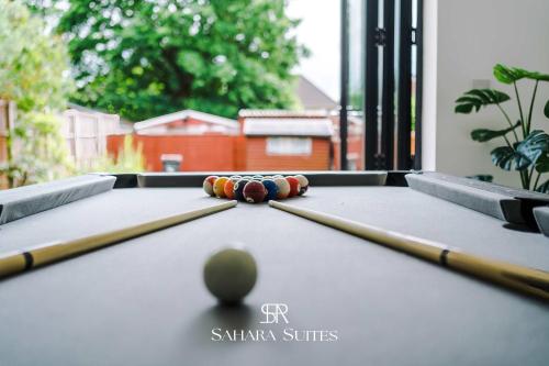 Stylish 4BR Home - Birmingham Stay - Cadbury World & QE Hospital - Parking