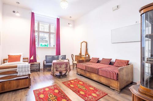 Superb Location - Classic Design - image 6