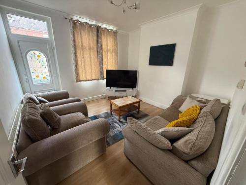 Facilities, Leeds Serviced Accommodation - Apartments - 3 Bed House-Close To Centre -M621 & M1 - Contractors - B in Hunslet Carr
