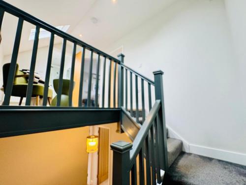 Létesítmények, Cambridge 4 Bedroom House with Private Garden, Parking & AC in Brookfields Kórház környéke