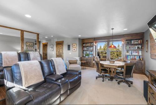 Aktiviteter, Brasada Getaway-> Privacy, Hot Tub & Theater Room! in Powell Butte (OR)